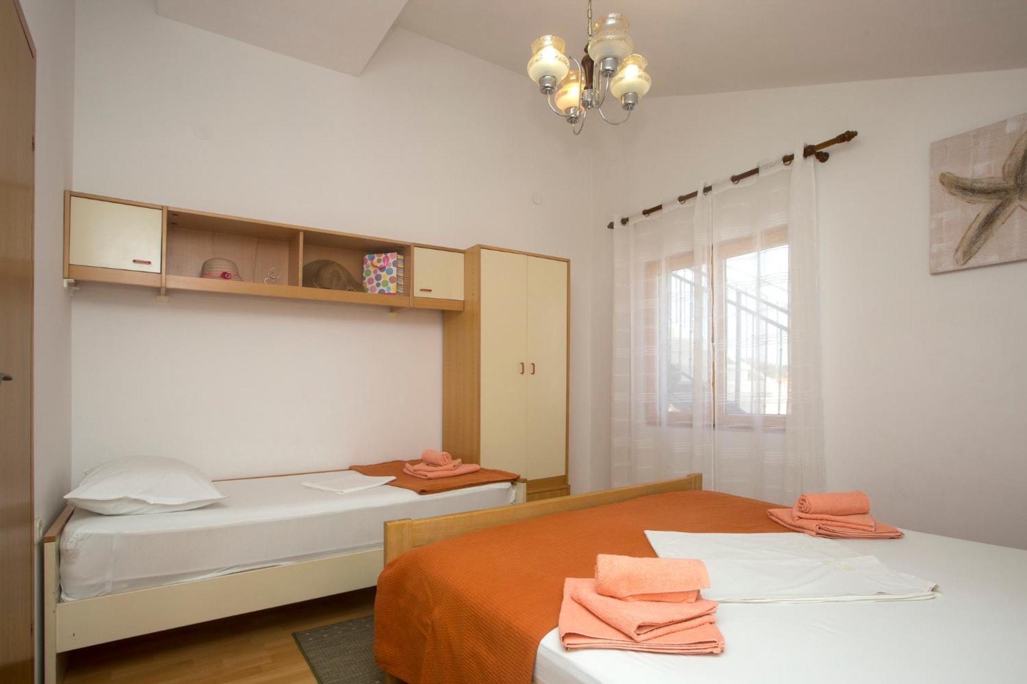 Apartments Lucija Ražanj Rum bild