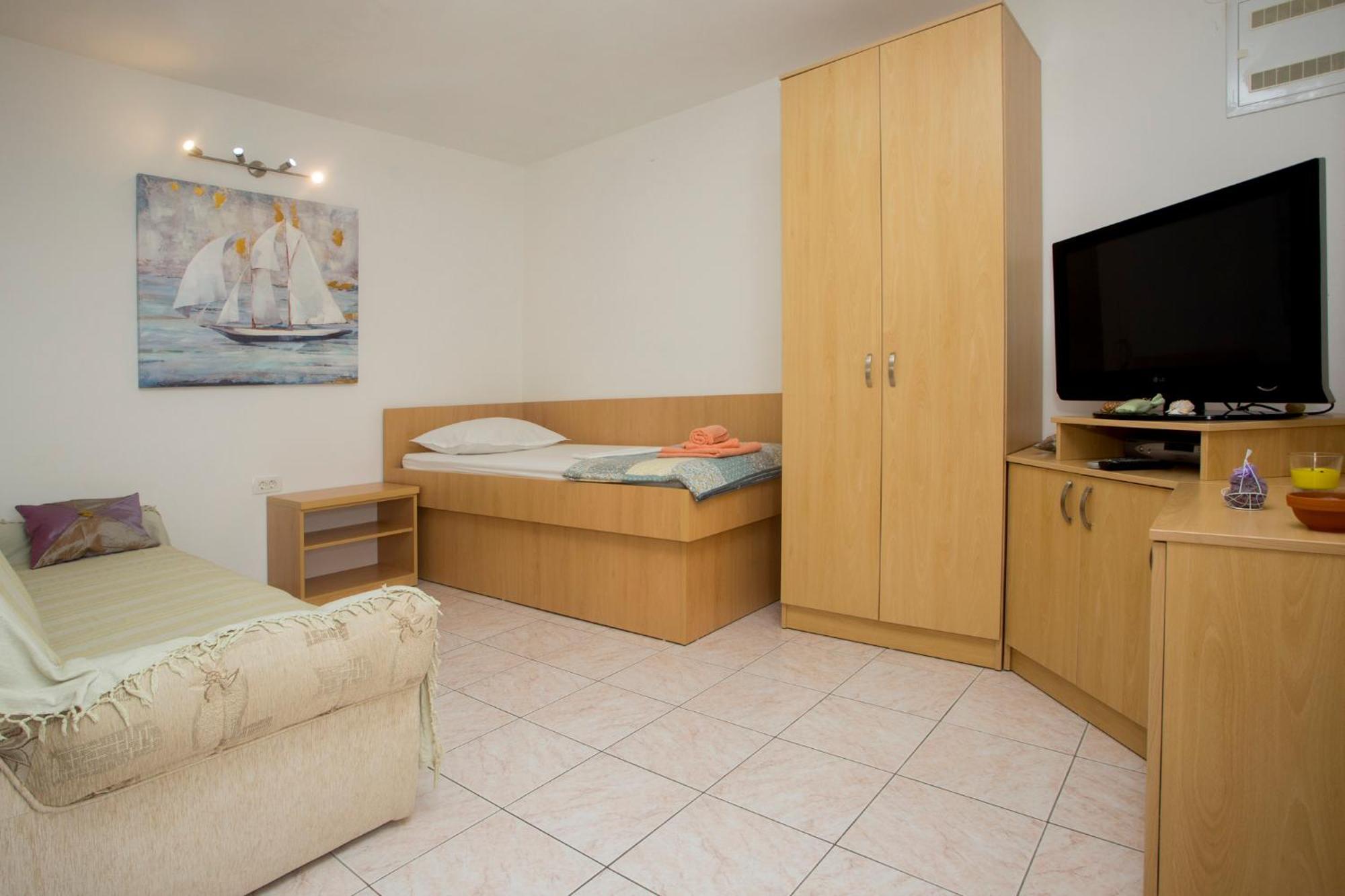 Apartments Lucija Ražanj Rum bild